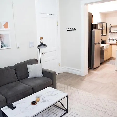 Heart Of Lincoln Park Apartment